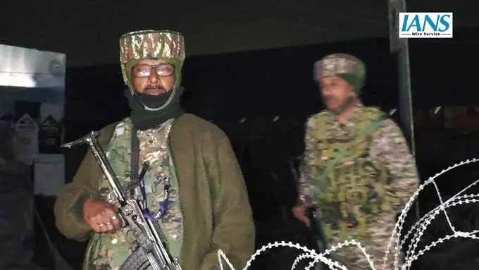 बारामूला हाईवे पर सुरक्षा कड़ी, SOG-OCAPS-CRPF की ID और वाहन जांच तेज बारामूला हाईवे पर सुरक्षा कड़ी, SOG-OCAPS-CRPF की ID और वाहन जांच तेज
