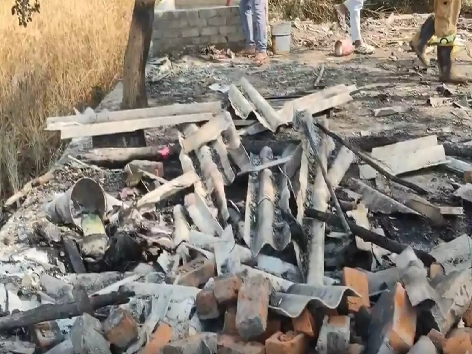 Uttar Pradesh: पटाखा फैक्ट्री में विस्फोट, किसी के हताहत होने की खबर नहीं Uttar Pradesh: पटाखा फैक्ट्री में विस्फोट, किसी के हताहत होने की खबर नहीं