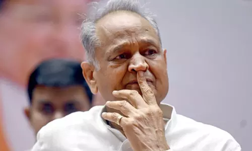 अशोक गहलोत ने राजस्थान की कानून व्यवस्था पर उठाए सवाल, भाजपा नेता की हत्या पर बोले- यह जंगलराज का संकेत अशोक गहलोत ने राजस्थान की कानून व्यवस्था पर उठाए सवाल, भाजपा नेता की हत्या पर बोले- यह जंगलराज का संकेत