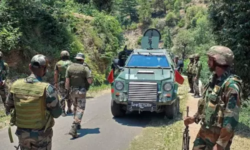 Srinagar: पुलवामा में कई गिरफ्तारियों के बाद जम्मू-कश्मीर में बढ़ा अलर्ट