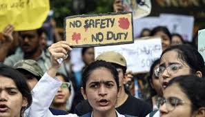 Pulwama के डॉक्टरों के परिजन और ग्रामीण सदमे में