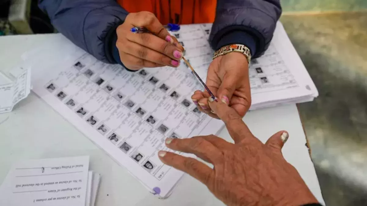 Srinagar: उपचुनाव में नगरोटा और बडगाम के मतदान आंकड़े जारी Srinagar: उपचुनाव में नगरोटा और बडगाम के मतदान आंकड़े जारी