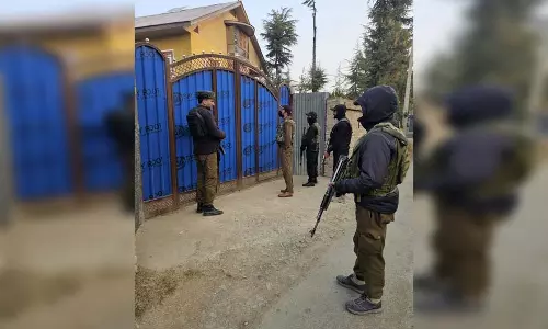 आतंकवाद की कमर तोड़ने वाला एक्शन, सुरक्षाबलों ने छापे के बाद हिरासत में लिए कई संदिग्ध