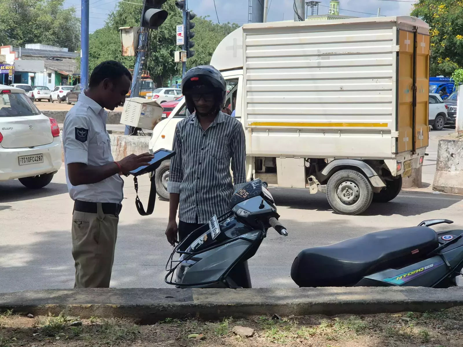 यातायात नियमों का पालन करें या लाइसेंस खो दें उल्लंघन पर Telangana पुलिस सख्त