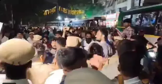 Telangana : जुबली हिल्स बूथों पर कांग्रेस और बीआरएस में झड़प Telangana : जुबली हिल्स बूथों पर कांग्रेस और बीआरएस में झड़प