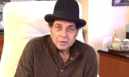 धर्मेंद्र को अस्पताल से छुट्टी मिली, अभिनेता के घर से एम्बुलेंस रवाना धर्मेंद्र को अस्पताल से छुट्टी मिली, अभिनेता के घर से एम्बुलेंस रवाना