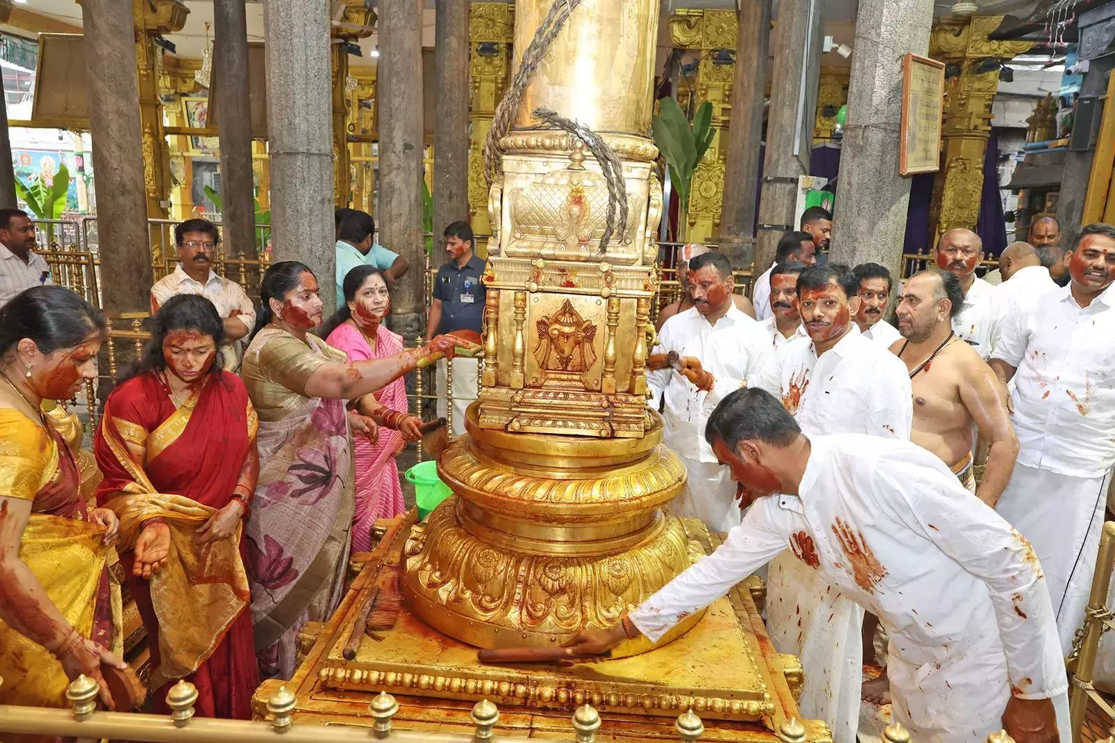 Andhra Pradesh :   कोइल अलवर तिरुमंजनम ने ब्रह्मोत्सव से पहले पद्मावती मंदिर का शुद्धिकरण किया