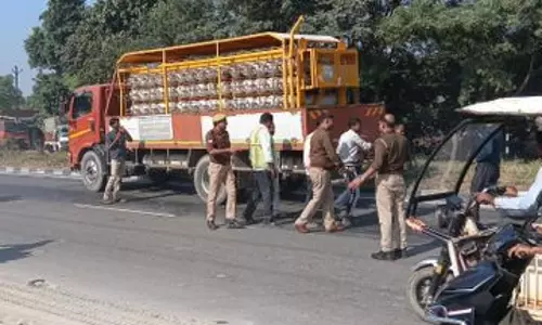 Bareilly: सीएनजी लीक के कारण फतेहगंज पश्चिमी में सुरक्षा अलर्ट Bareilly: सीएनजी लीक के कारण फतेहगंज पश्चिमी में सुरक्षा अलर्ट