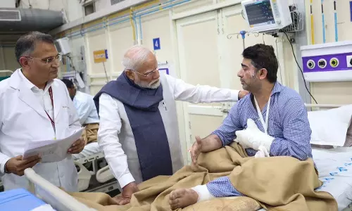 प्रधानमंत्री मोदी भूटान से लौटते ही अस्पताल पहुंचे, कार ब्लास्ट में घायल लोगों से की मुलाकात
