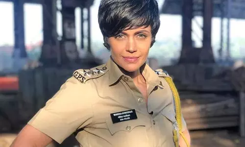 Mandira Bedi का रिप्लेस होने और पुलिस लुक अपनाने पर प्रभावशाली विचार Mandira Bedi का रिप्लेस होने और पुलिस लुक अपनाने पर प्रभावशाली विचार