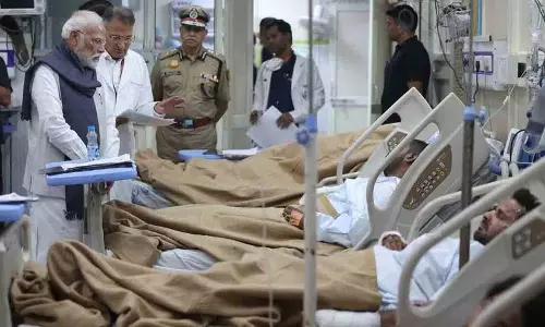 PM Modi ने दिल्ली विस्फोट पीड़ितों से मुलाकात की