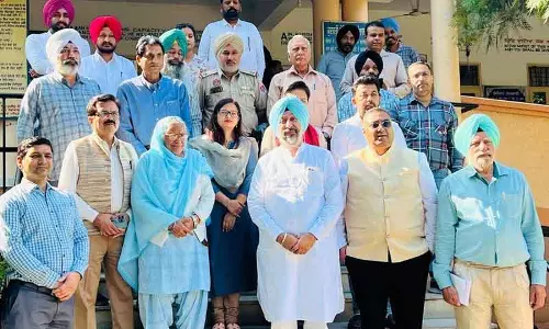 Amritsar राज्य खाद्य आयोग ने डीईओ से रिपोर्ट सौंपने को कहा Amritsar राज्य खाद्य आयोग ने डीईओ से रिपोर्ट सौंपने को कहा
