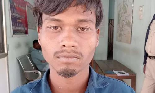 पति की प्रताड़ना से तंग आकर विवाहिता ने की थी आत्महत्या, गिरफ्तारी की कार्रवाई पति की प्रताड़ना से तंग आकर विवाहिता ने की थी आत्महत्या, गिरफ्तारी की कार्रवाई
