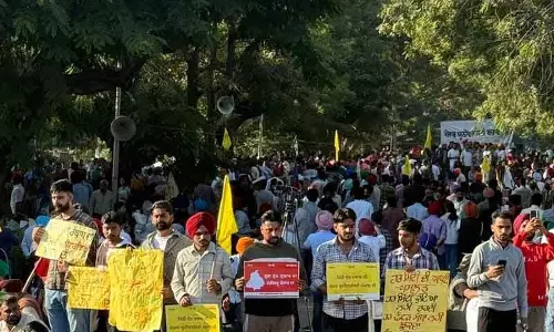 GNDU छात्र संगठन ने पंजाब विश्वविद्यालय विरोध प्रदर्शन में हिस्सा लिया, संयुक्त मोर्चे का आह्वान GNDU छात्र संगठन ने पंजाब विश्वविद्यालय विरोध प्रदर्शन में हिस्सा लिया, संयुक्त मोर्चे का आह्वान
