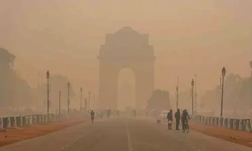 Delhi में वायु गुणवत्ता बेहद खराब हो गई है.. स्थानीय लोग चिंतित हैं
