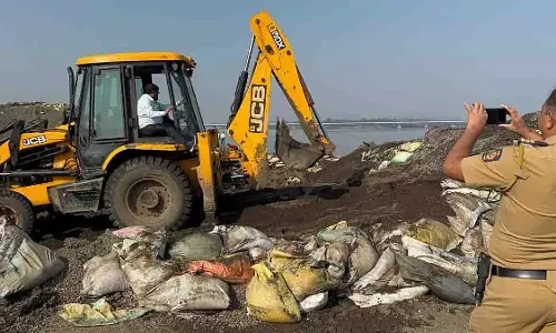 Palghar: विरार में अवैध रेत खनन का भंडाफोड़ Palghar: विरार में अवैध रेत खनन का भंडाफोड़