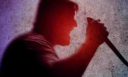 Delhi में बीड़ी देने से मना करने पर लड़के ने व्यक्ति को चाकू मार दिया Delhi में बीड़ी देने से मना करने पर लड़के ने व्यक्ति को चाकू मार दिया