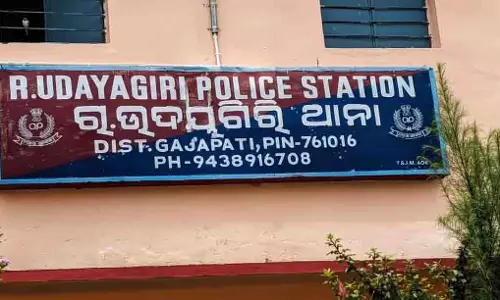 Odisha में छोटे भाई ने चाकू से हमला कर बड़े भाई की हत्या कर दी Odisha में छोटे भाई ने चाकू से हमला कर बड़े भाई की हत्या कर दी