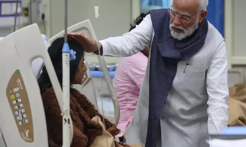 प्रधानमंत्री मोदी दिल्ली विस्फोट के घायल पीड़ितों से मिलने LNJP अस्पताल पहुंचे
