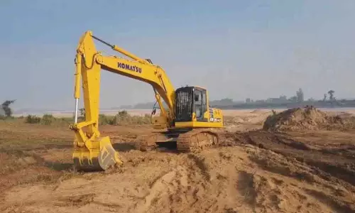 Anandpur में अवैध रेत खनन पर कार्रवाई, 50 से अधिक वाहन जब्त Anandpur में अवैध रेत खनन पर कार्रवाई, 50 से अधिक वाहन जब्त