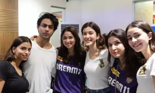 Ananya Panday ने आर्यन खान से उनके जन्मदिन पर ‘मुस्कुराने’ को कहा Ananya Panday ने आर्यन खान से उनके जन्मदिन पर ‘मुस्कुराने’ को कहा