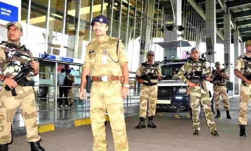 लाल किला विस्फोट के बाद नागपुर हवाई अड्डे पर हाई अलर्ट घोषित लाल किला विस्फोट के बाद नागपुर हवाई अड्डे पर हाई अलर्ट घोषित