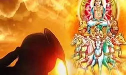 Scorpio Sankranti पर सूर्य पूजा से पितरों की कृपा प्राप्त करें Scorpio Sankranti पर सूर्य पूजा से पितरों की कृपा प्राप्त करें