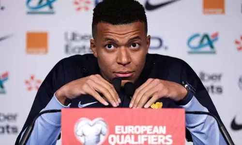 Mbappe ने पेरिस हमलों की 10वीं बरसी पर पीड़ितों को दी श्रद्धांजलि Mbappe ने पेरिस हमलों की 10वीं बरसी पर पीड़ितों को दी श्रद्धांजलि