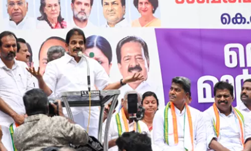 सबरीमाला गोल्ड थेफ्ट केस पर कांग्रेस अड़ी, गिरफ्तारी तक आंदोलन जारी रहेगा सबरीमाला गोल्ड थेफ्ट केस पर कांग्रेस अड़ी, गिरफ्तारी तक आंदोलन जारी रहेगा