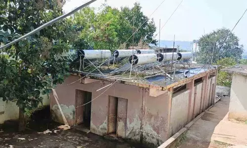 सर्दियों में ठंडे पानी से नहाने से आश्रम स्कूल के छात्रावासों में आदिवासी छात्र बीमार पड़ रहे सर्दियों में ठंडे पानी से नहाने से आश्रम स्कूल के छात्रावासों में आदिवासी छात्र बीमार पड़ रहे