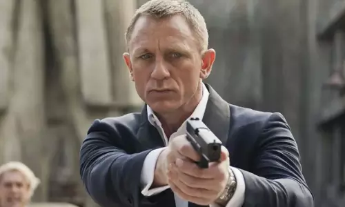 James Bond का पासपोर्ट हुआ लीक, खुला 007 एजेंट का जन्म और पहचान का राज