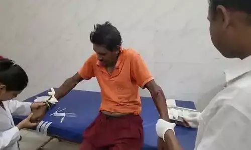 भालू का हमला: खेत में धान देखने गए ग्रामीण पर जानलेवा हमला