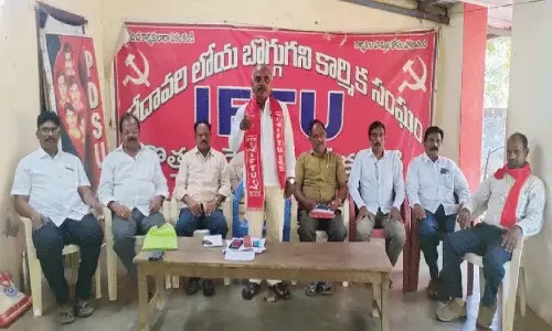 Singareni में ठेका श्रमिकों की संख्या कम करने का विचार त्याग दिया जाना चाहिए Singareni में ठेका श्रमिकों की संख्या कम करने का विचार त्याग दिया जाना चाहिए