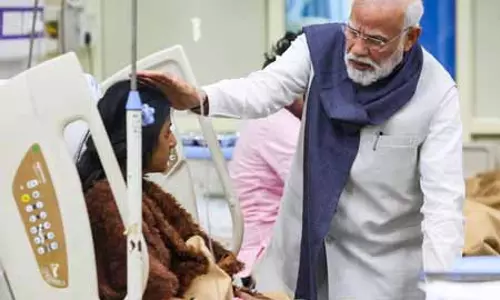 केंद्र सरकार ने दिल्ली ब्लास्ट को माना आतंकी घटना, मारे गए लोगों के लिए दो मिनट का रखा मौन केंद्र सरकार ने दिल्ली ब्लास्ट को माना आतंकी घटना, मारे गए लोगों के लिए दो मिनट का रखा मौन