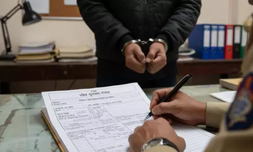 तालाब में मिला नवजात, पति ने पत्नी पर लगाया हत्या का आरोप