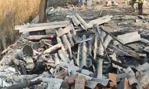 Uttar Pradesh: पटाखा फैक्ट्री में विस्फोट, किसी के हताहत होने की खबर नहीं Uttar Pradesh: पटाखा फैक्ट्री में विस्फोट, किसी के हताहत होने की खबर नहीं