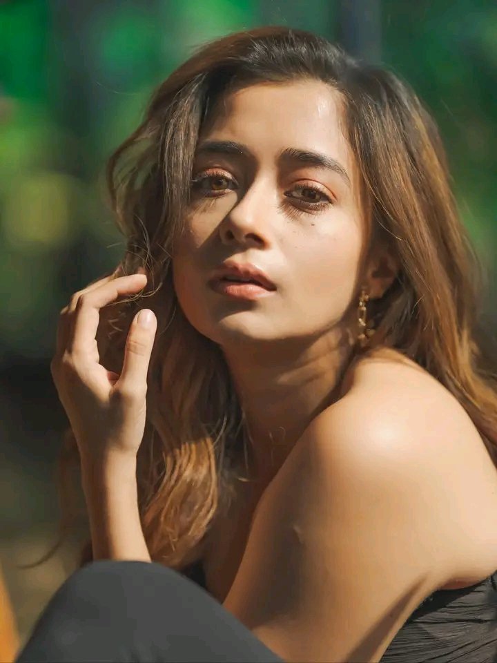 टीना दत्ता का हॉट लुक