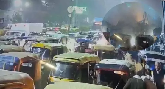 मेडिकल स्टूडेंट ATS की हिरासत में, 10/11 दिल्ली बम ब्लास्ट मामले में पूछताछ जारी मेडिकल स्टूडेंट ATS की हिरासत में, 10/11 दिल्ली बम ब्लास्ट मामले में पूछताछ जारी