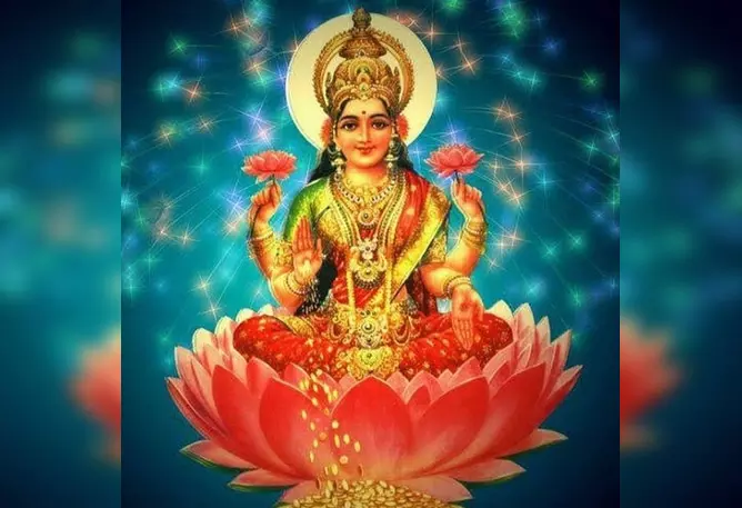 शुक्रवार व्रत: ऐसे करें मां लक्ष्मी, संतोषी और शुक्र देव की पूजा, दूर होंगे कष्ट और मिलेगी सुख-समृद्धि शुक्रवार व्रत: ऐसे करें मां लक्ष्मी, संतोषी और शुक्र देव की पूजा, दूर होंगे कष्ट और मिलेगी सुख-समृद्धि