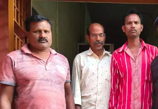 टेलर दुकान में सट्टा कारोबार का पर्दाफाश, 3 सटोरिए अरेस्ट टेलर दुकान में सट्टा कारोबार का पर्दाफाश, 3 सटोरिए अरेस्ट