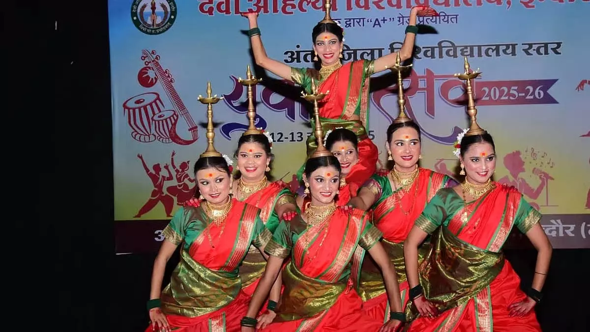 Indore : डीएवीवी में दो दिवसीय अंतर-जिला युवा महोत्सव शुरू Indore : डीएवीवी में दो दिवसीय अंतर-जिला युवा महोत्सव शुरू