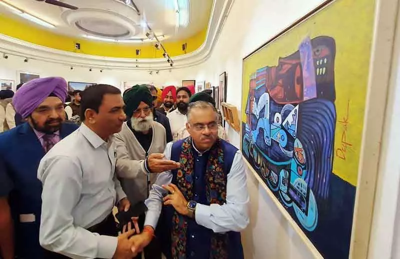 Amritsar में अखिल भारतीय कला प्रदर्शनी का 90वां संस्करण शुरू Amritsar में अखिल भारतीय कला प्रदर्शनी का 90वां संस्करण शुरू