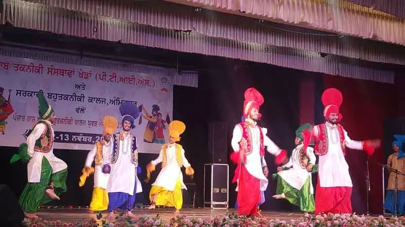 Amritsar जीएनडीयू में अंतर-पॉलिटेक्निक युवा उत्सव का आयोजन Amritsar जीएनडीयू में अंतर-पॉलिटेक्निक युवा उत्सव का आयोजन