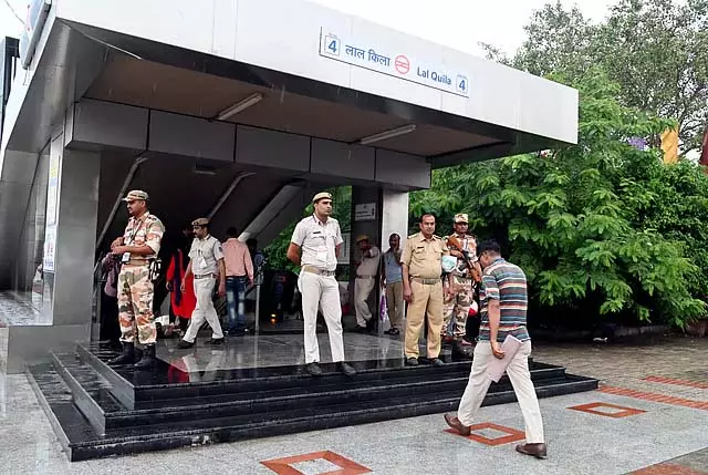 Delhi कार विस्फोट: लाल किला मेट्रो अगली सूचना तक बंद Delhi कार विस्फोट: लाल किला मेट्रो अगली सूचना तक बंद