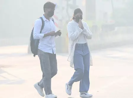 दिल्ली-एनसीआर में बढ़ता प्रदूषण बना स्वास्थ्य संकट, एक्यूआई 400 के पार पहुंचा दिल्ली-एनसीआर में बढ़ता प्रदूषण बना स्वास्थ्य संकट, एक्यूआई 400 के पार पहुंचा