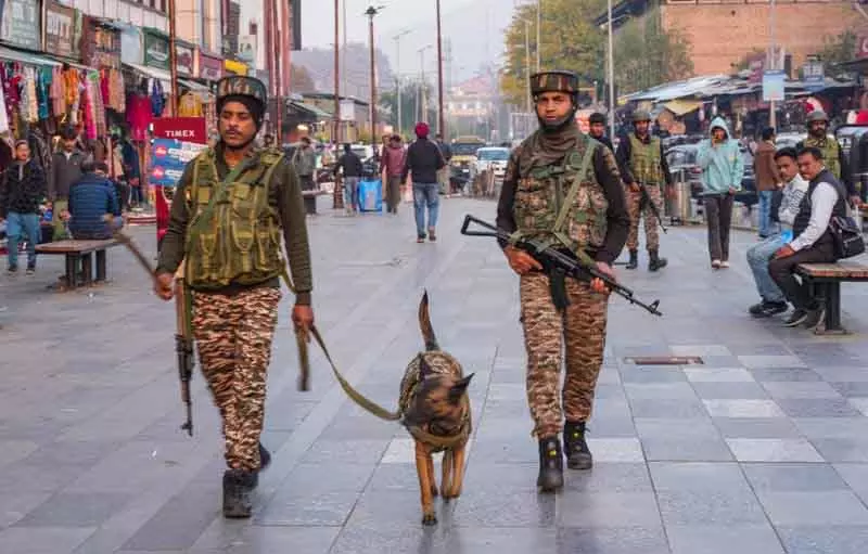 Kashmir के डॉक्टरों से सफेदपोश आतंकवाद मामले में पूछताछ Kashmir के डॉक्टरों से सफेदपोश आतंकवाद मामले में पूछताछ