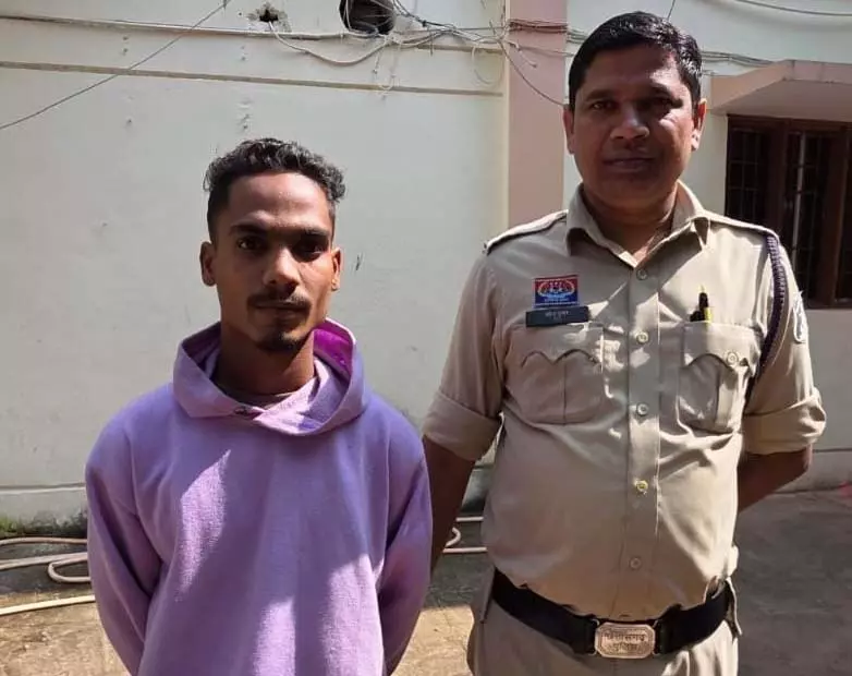 गोडाउन से धान चोरी, शिकायत के 24 घंटे भीतर चोर हुआ गिरफ्तार गोडाउन से धान चोरी, शिकायत के 24 घंटे भीतर चोर हुआ गिरफ्तार