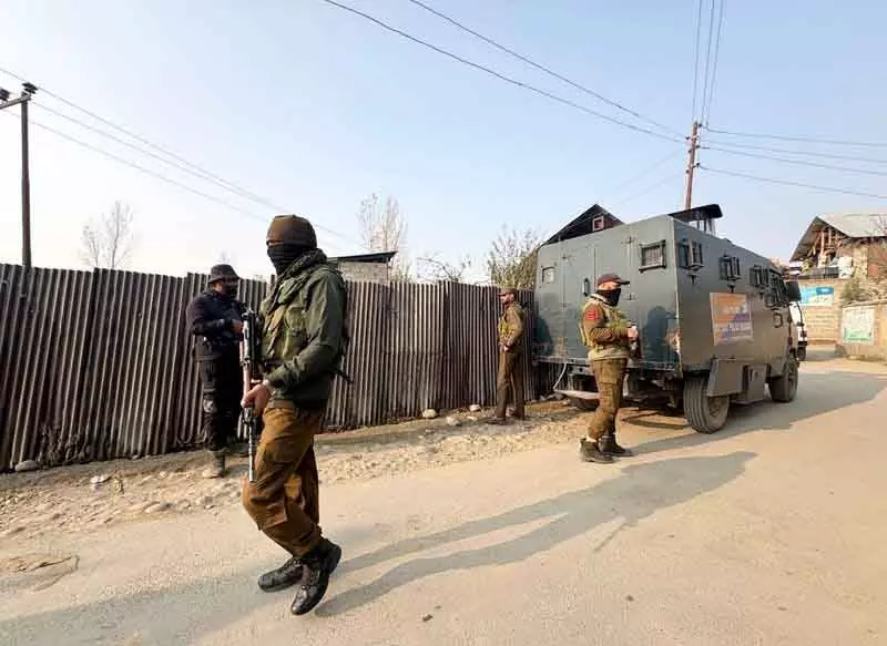 सफेदपोश आतंकी मॉड्यूल: काउंटर इंटेलिजेंस Kashmir ने घाटी भर में छापे मारे सफेदपोश आतंकी मॉड्यूल: काउंटर इंटेलिजेंस Kashmir ने घाटी भर में छापे मारे