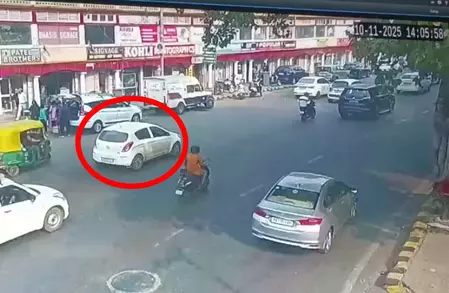 संसद भवन से महज 3 किमी की दूरी, कनॉट प्लेस में कार लेकर घूम रहा था आतंकी उमर, CCTV फुटेज सामने आया संसद भवन से महज 3 किमी की दूरी, कनॉट प्लेस में कार लेकर घूम रहा था आतंकी उमर, CCTV फुटेज सामने आया