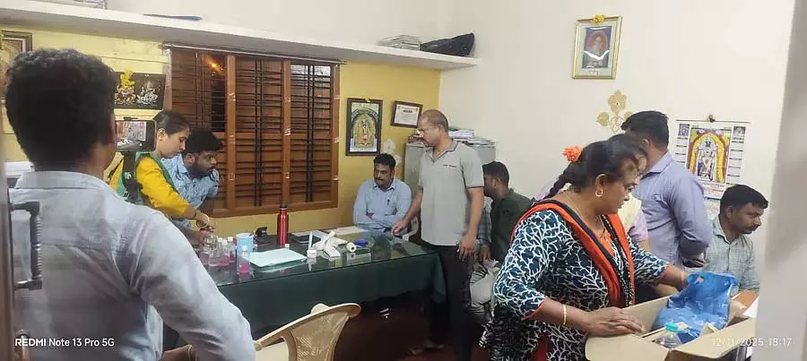 Kanakapura रिश्वतखोरी: तीन राजस्व अधिकारी गिरफ्तार Kanakapura रिश्वतखोरी: तीन राजस्व अधिकारी गिरफ्तार